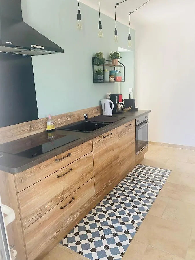 La Maison D A Cote 8 A 10 Personnes Carpentras 0*,  France