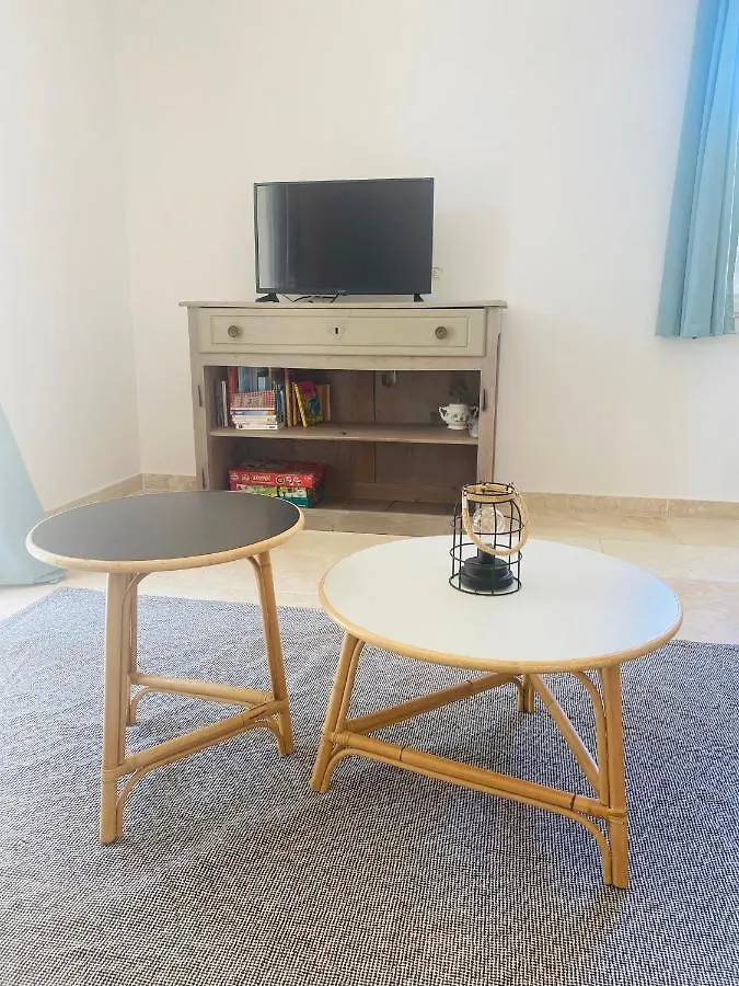 La Maison D A Cote 8 A 10 Personnes Carpentras 0*,  France