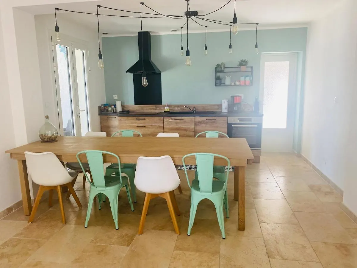 La Maison D A Cote 8 A 10 Personnes Carpentras 0*,  France